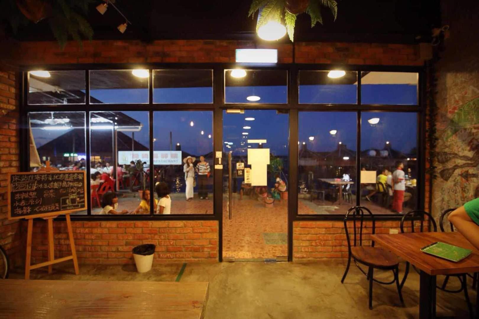 Cube Bed Station & Tours Sdn Bhd Hostel Semporna Ngoại thất bức ảnh